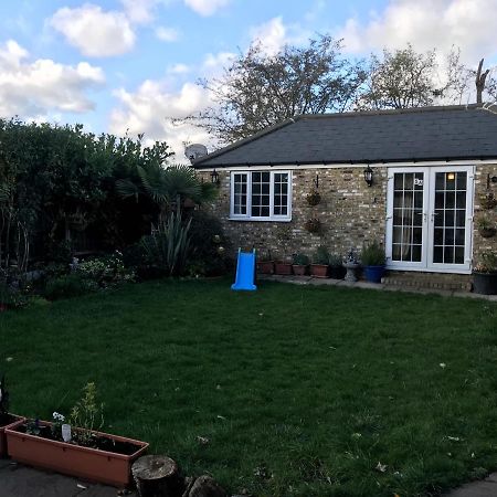 Cosy Cottage Annex In Fairlop Ilford Exterior photo