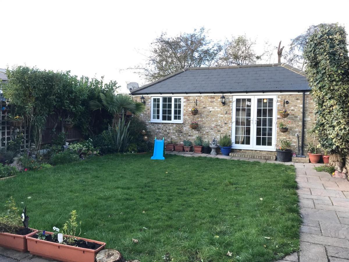 Cosy Cottage Annex In Fairlop Ilford Exterior photo